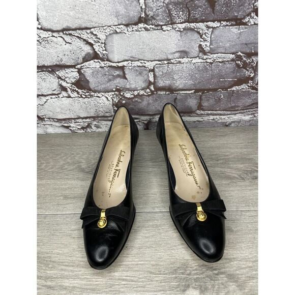 Salvatore Ferragamo Black Leather Gold Bow Designer VTG Heels Women Sz 6AAAA US - Picture 15 of 16